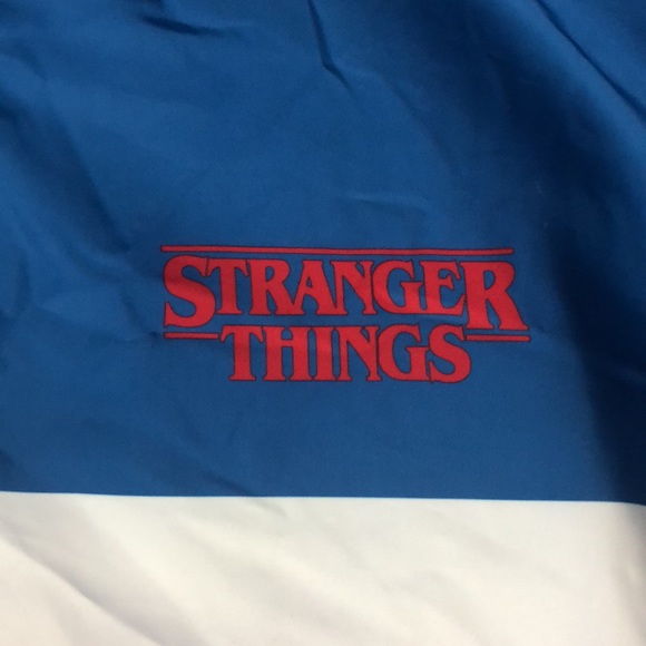 STRANGER THINGS NETFLIX MERCHANDISE PULLOVER SIZE MEDIUM WOMENS - Picture 5 of 9